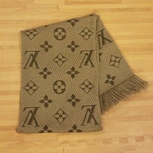 *sold*Authentic Louis Vuitton Logomania Wool Scarf